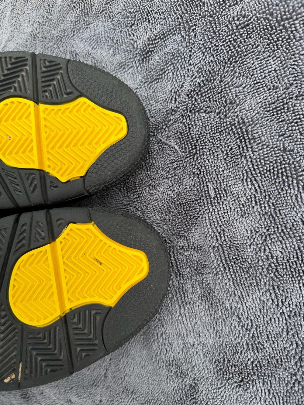 Size 6.5Y Air Jordan 4 Retro Thunder Black/Yellow - Picture 7 of 14